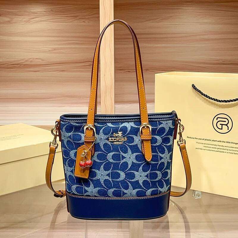 Brand denim hand-held bucket women's 2025 new fashionable and versatile shoulder bag, temperament commuting crossbo