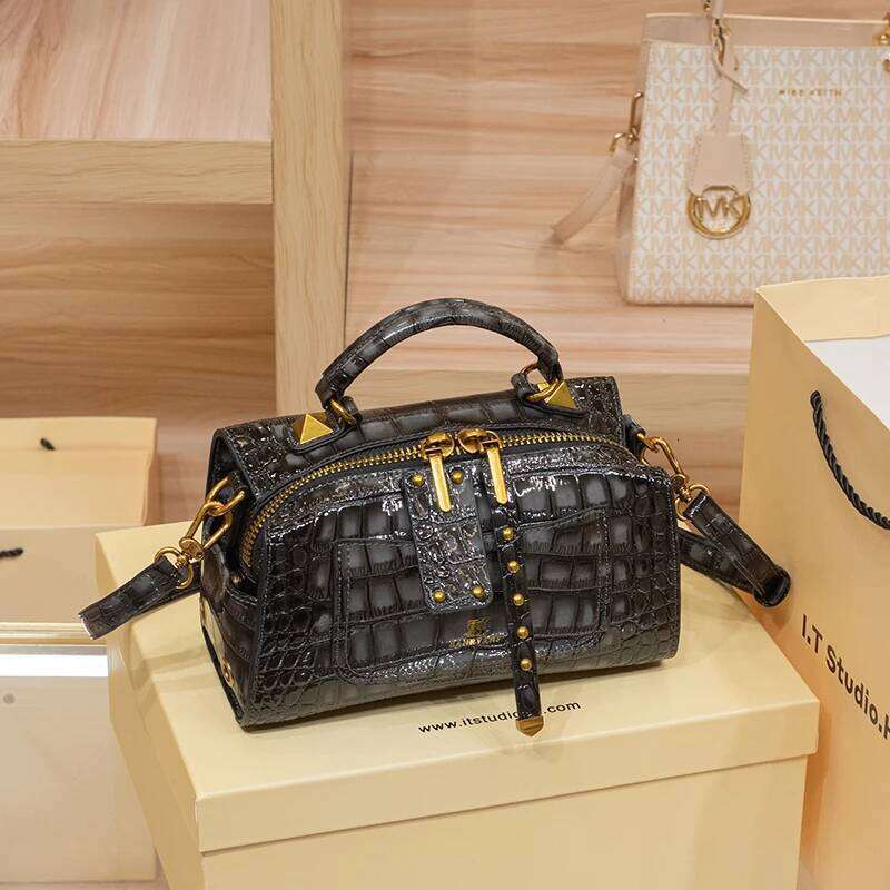 Light luxury brand designer women's handbag pillow 2025 new autumn and winter high-end single shoulder crossbody bag