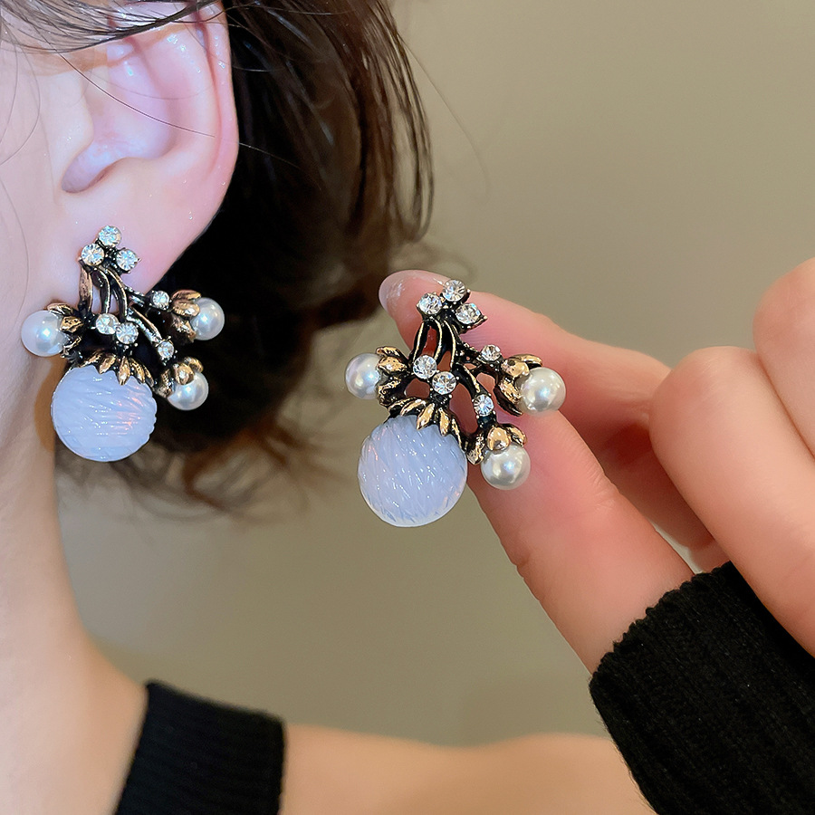 Inlaid Diamond Flower Pearl Earrings Necklace Vintage Elegant Niche Temperament Jewelry Set Light Luxury High-end Feel Accessories for Women - view 5