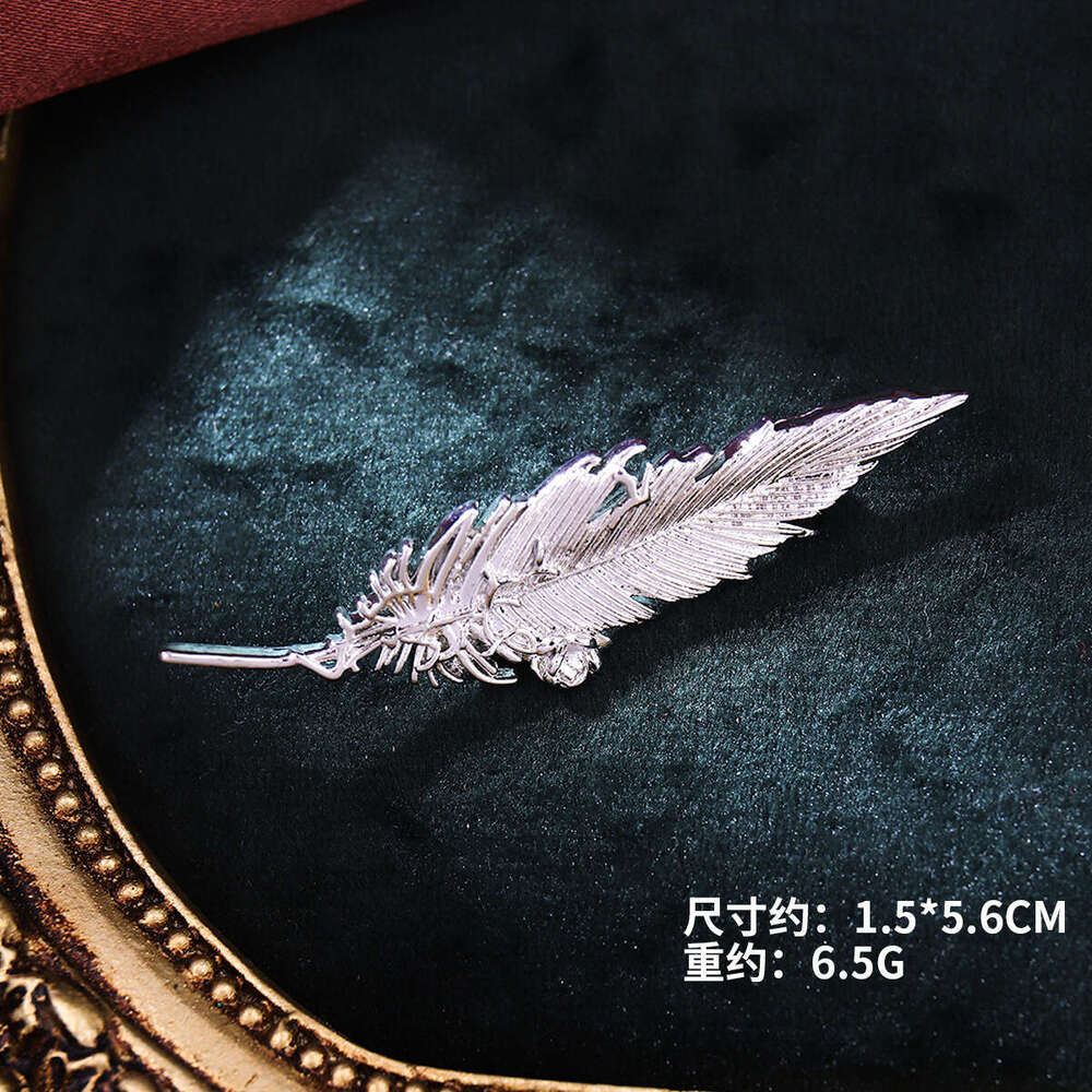New Exquisite Elegant Feather Alloy Temperament Versatile Accessory Suit Coat Pin Buckle Brooch Wholesale
