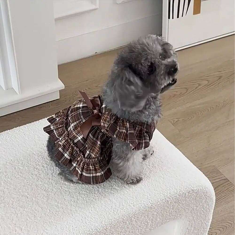 Fashion Retro Plaid Strap Skirt Breathable Thin Design Dog Vest Dresses Flying Sleeve Soft Pet Clothes Four Season H260129