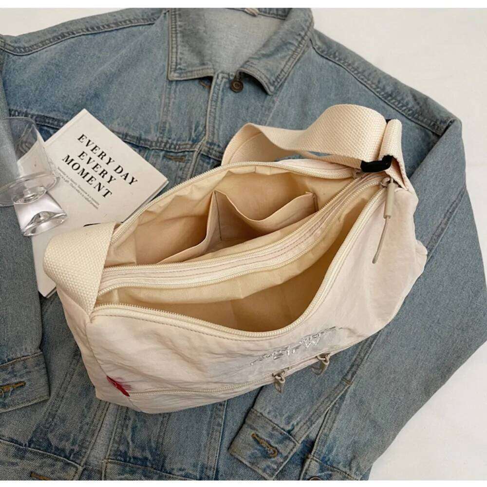 Japanese Xiaoqing New Lightweight Commuter Women's Crossbody Large Capacity Nylon Cloth Adjustable Strap Shoulder Bag 2025