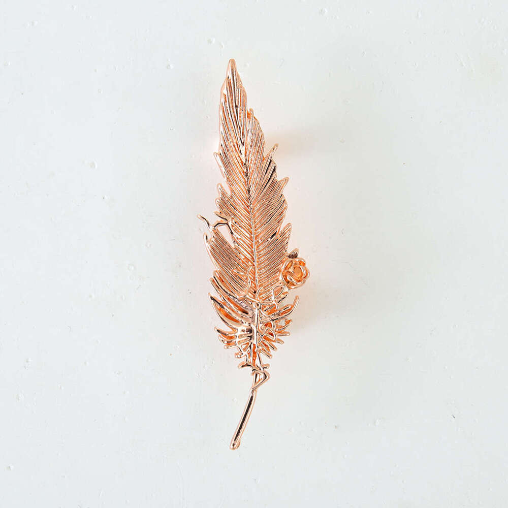 New Exquisite Elegant Feather Alloy Temperament Versatile Accessory Suit Coat Pin Buckle Brooch Wholesale