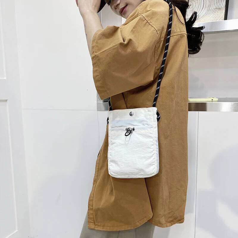 Japanese nylon small shoulder solid color vertical version mobile phone casual simple coin purse headphone bag