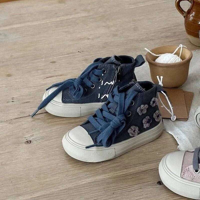 1-10Y 2025 Autumn New Children's High Top Canvas Shoe Girls Small Flower Side Open Versatile Casual Board Shoes Y260128