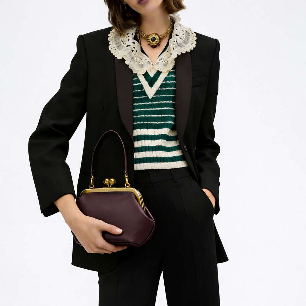 Vintage Small Kiss Lock Clip Clutch 2026 Runway Style Women's Shoulder Bag Shell Handbag JINXIANGGUO