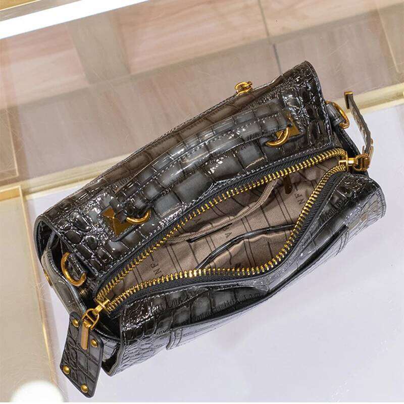 Light luxury brand designer women's handbag pillow 2025 new autumn and winter high-end single shoulder crossbody bag