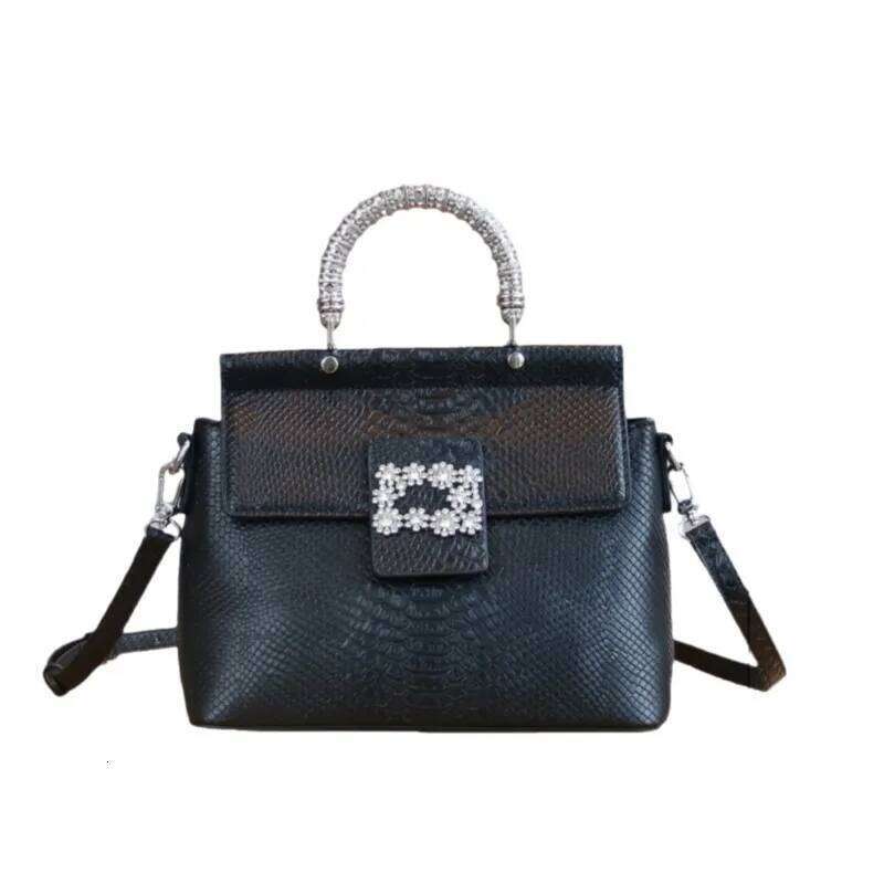 2025 New Fashionable Handheld Diamond with High Quality, Single Shoulder Crossbody Bag, Exquisite Banquet Light Luxury Bag