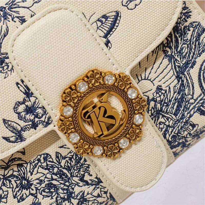 Designer brand women's handbag for autumn and winter 2025, new high-end single shoulder crossbody small square bag, fashionable