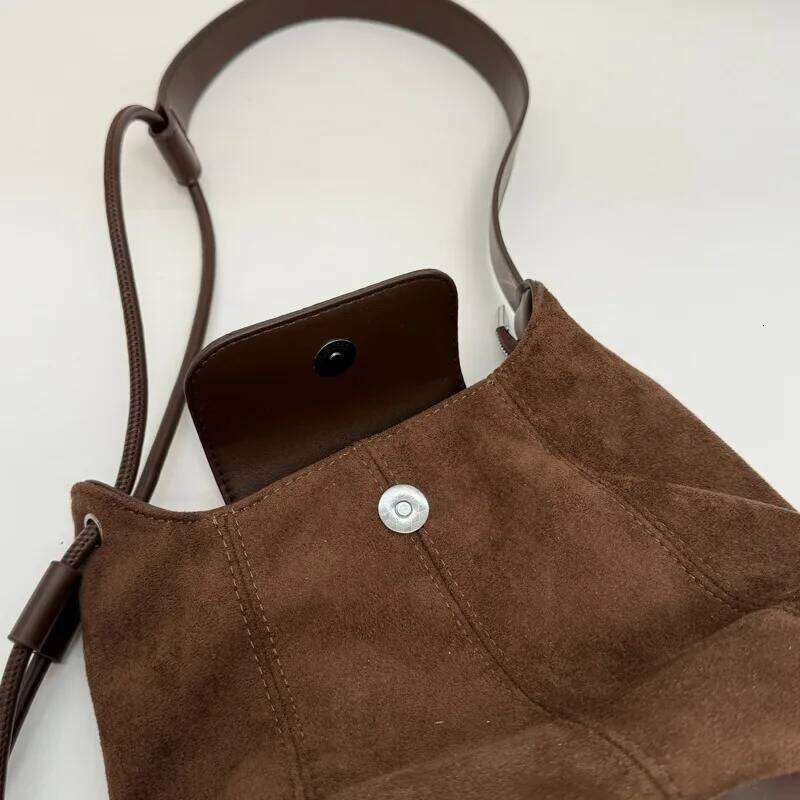 Niche pumpkin-shaped Instagram-inspired vintage suede crossbody Autumn/winter premium bucket bag for commuting XJ260131