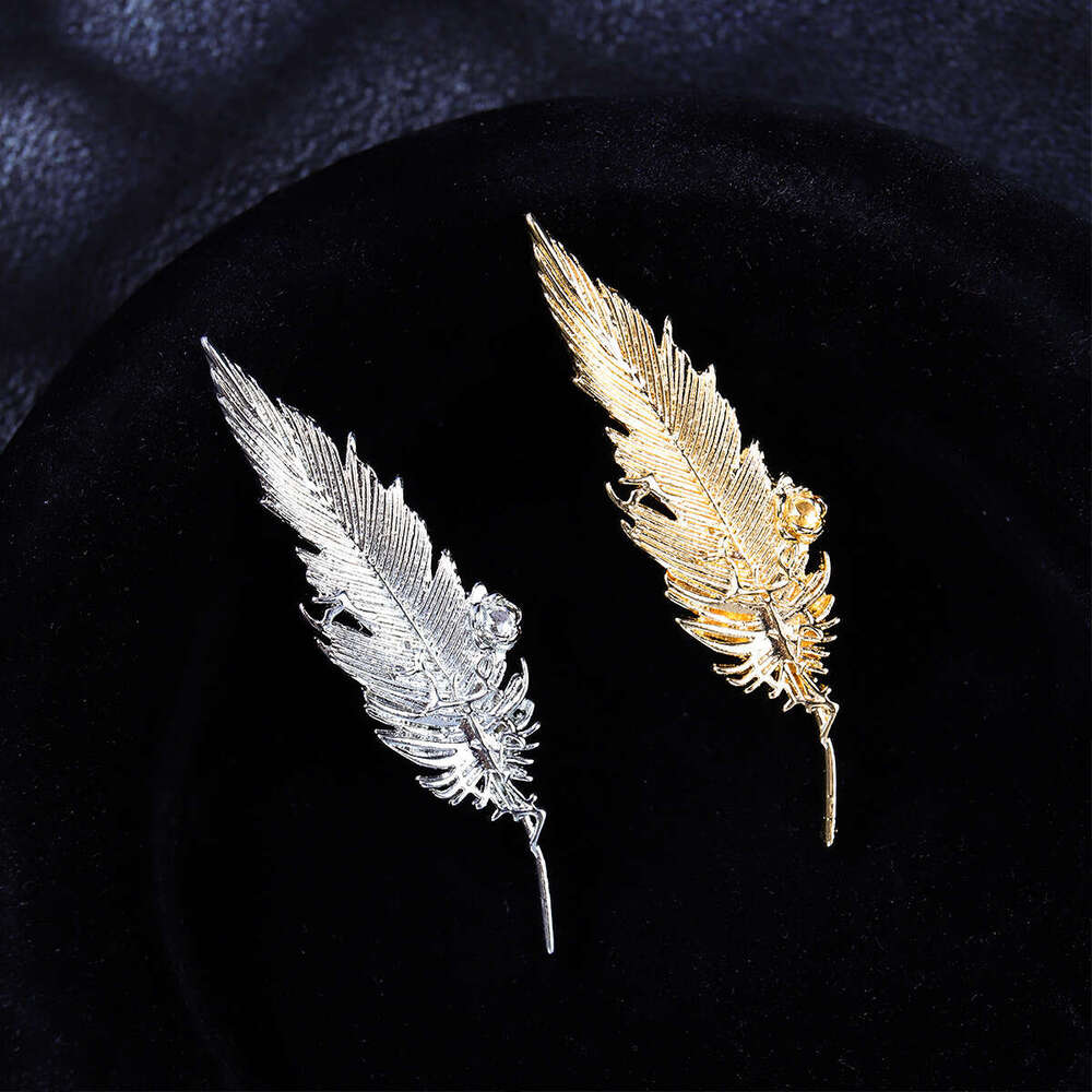 New Exquisite Elegant Feather Alloy Temperament Versatile Accessory Suit Coat Pin Buckle Brooch Wholesale