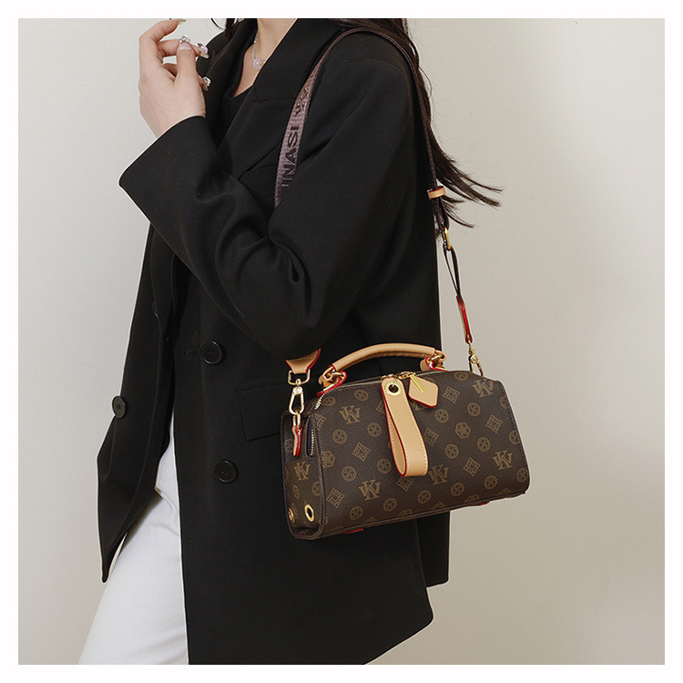 Brand High-End Women's 2025 New Luxury Retro Boston Bag, Handbag, Versatile Fashion Crossbody/Shoulder Bag with Letter Design