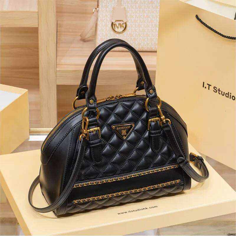 Women's 2026 new autumn and winter light luxury brand shoulder crossbody bag, high-end texture designer handbag 9006