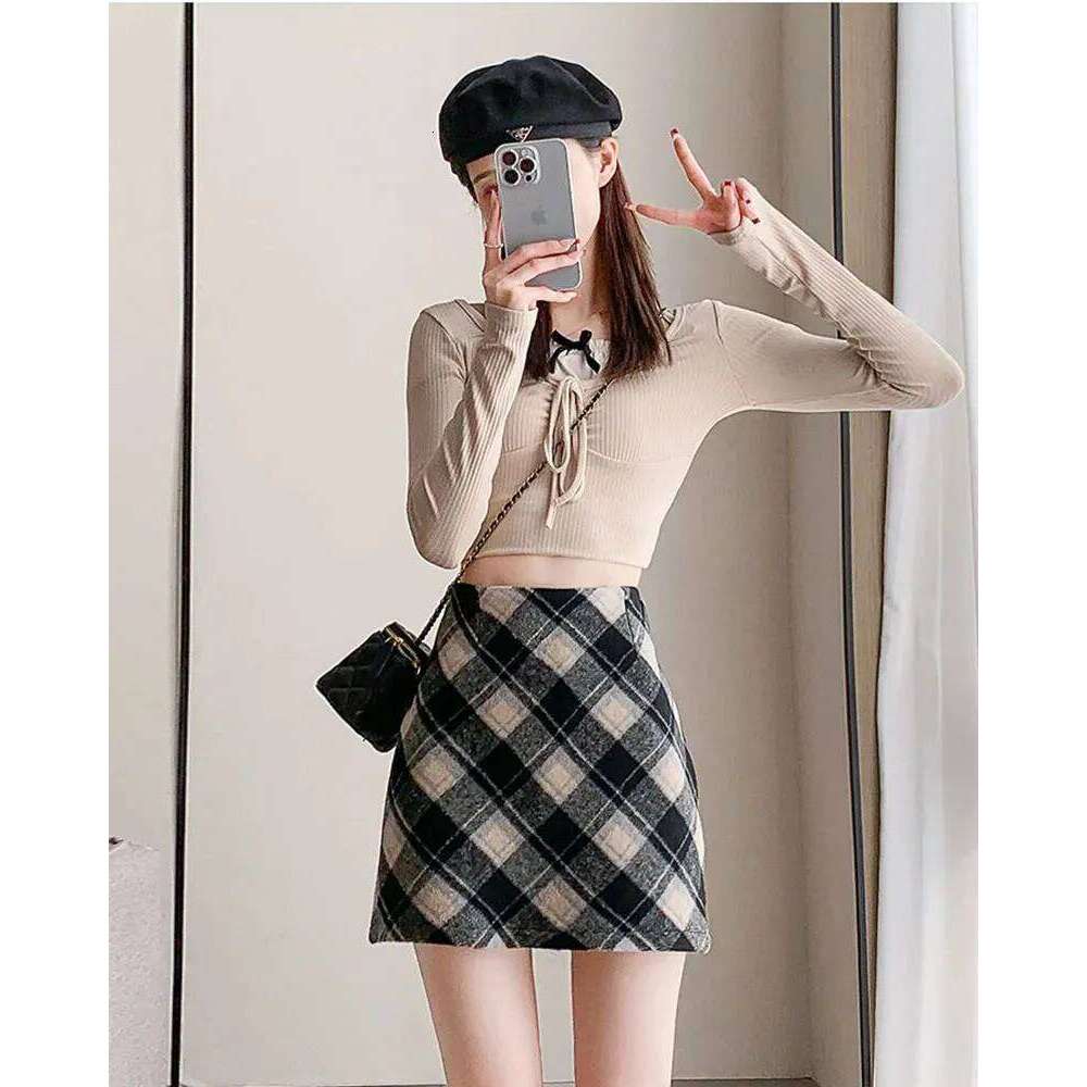 2025 Woman Skirts Woolen A-word Short Autumn And Winter Half Plaid Female Of The New High-waisted Slim-fit Wrap Hip Skirt XJ260131
