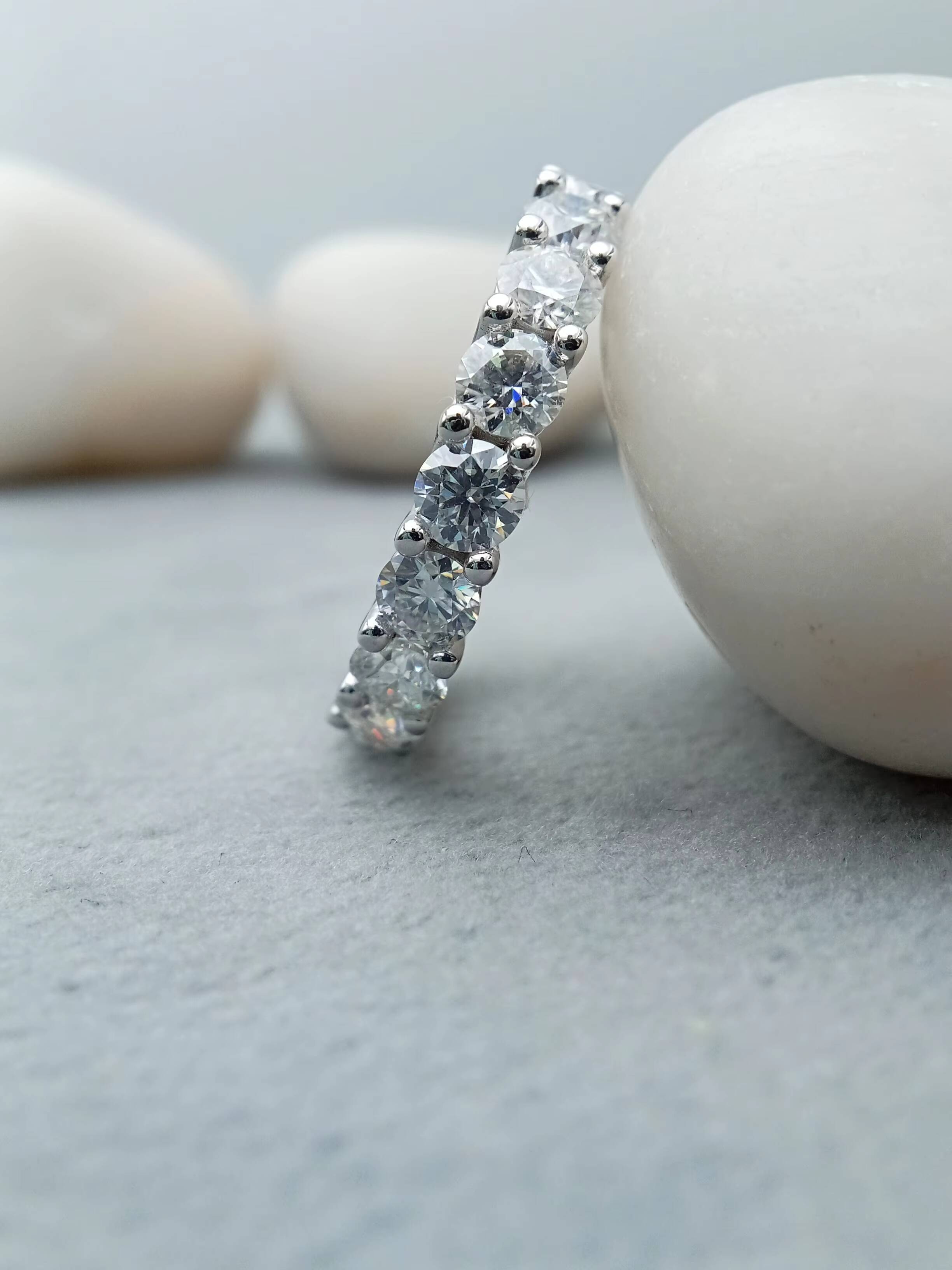 Customized Luxurious Jewelry WEDDING BAND ROUND DIAMOND 10K 14K 18K White Gold Lab Grown Diamond Ring