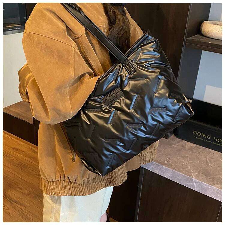 casual women's fall winter new style Simple crossbody bag. Fashionable and trendy handbag. Large capacity to