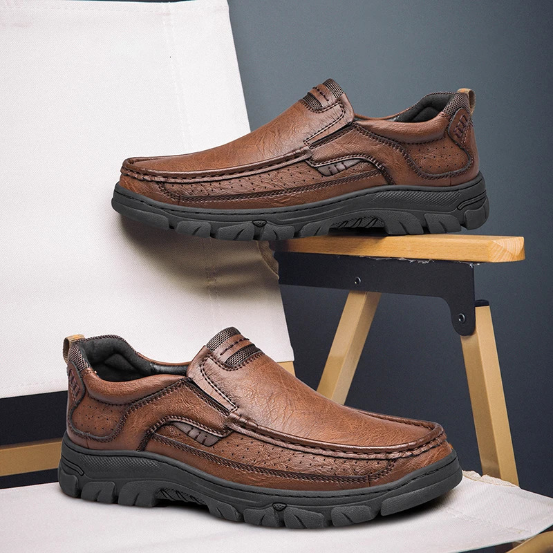 CLOHOOMens Casual Loafers Handmade Breathable Leather Shoes with Thick Rubber Sole Comfortable Footwear Classic Hand Sewn Seams 260126
