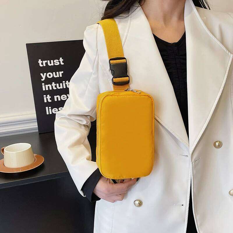 Backpack suitable both men and women, made of nylon, large capacity, sports use, with a shoulder strap for carrying