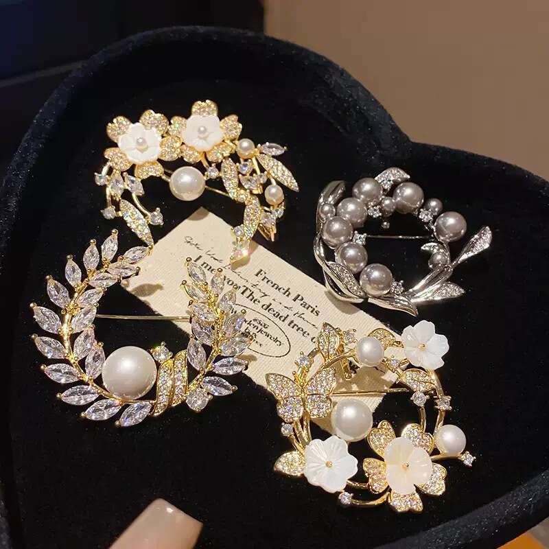 Diamond-Encrusted Flower Butterfly Pearl Brooch Light Luxury High-End Feel Pin Simple Fashion Exquisite Temperament Versatile Accessory for Women