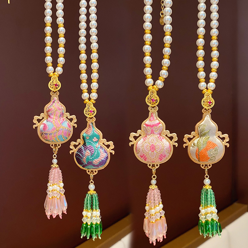 Fashionable New Handmade Gourd Pendant Necklace For Women With A New Chinese Style Pearl Sweater Chain Tassel Pendant Necklace
