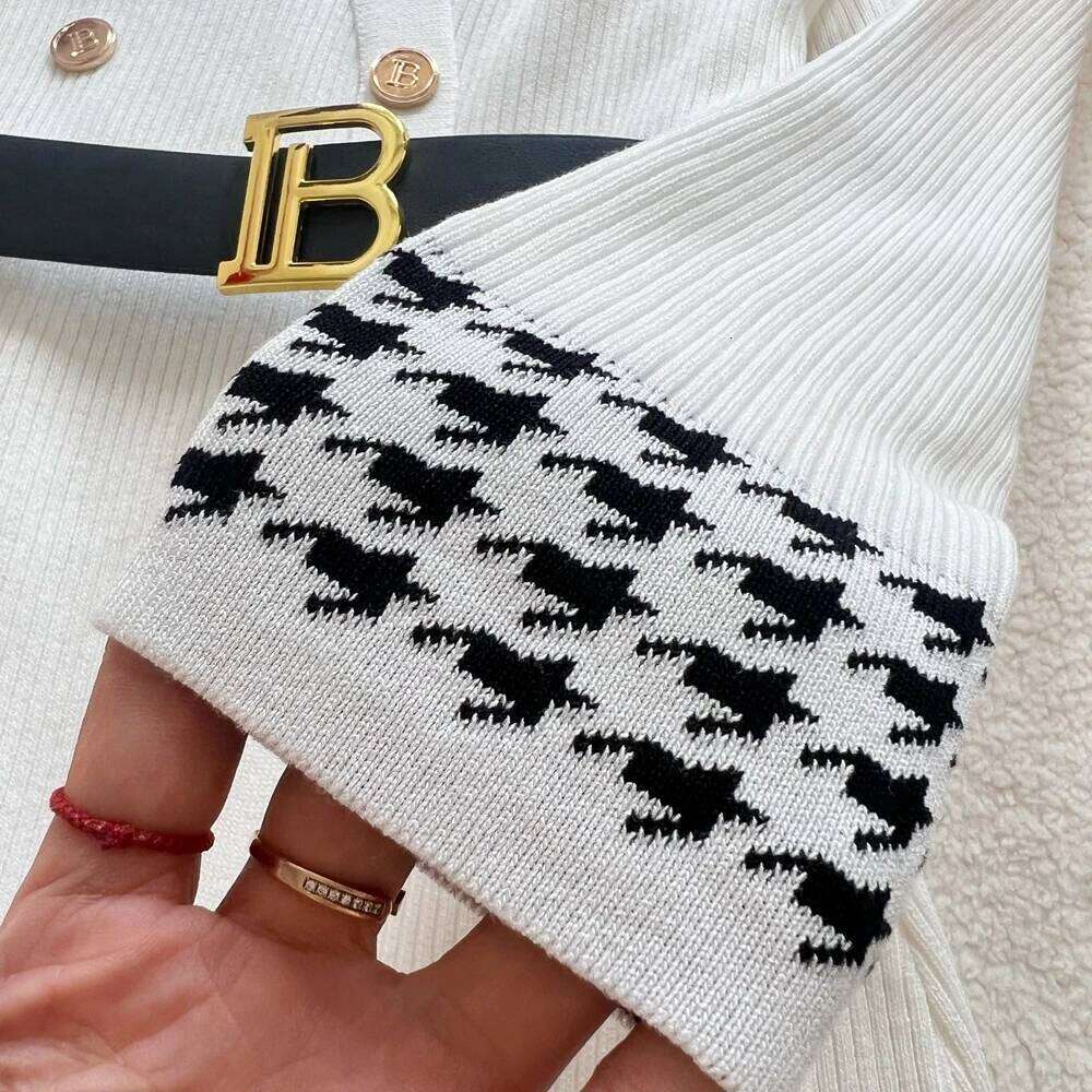 YuooMuoo Brand Fashion Woman Knitted 2025 Autumn Winter Elegant V-neck Bird Lattice Lady Office Dress Korean Party Vestido XJ260131