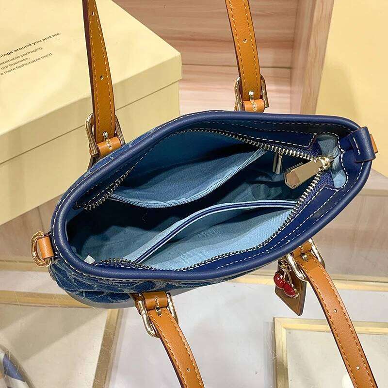 Brand denim hand-held bucket women's 2025 new fashionable and versatile shoulder bag, temperament commuting crossbo