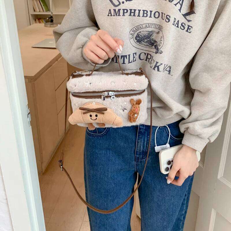 2025 Winter Faux Fur Plush Handbag Cute Bunny Croissant Pendant Star Decor Fluffy Tote Women Small Shoulder Crossbody Bag XJ260131