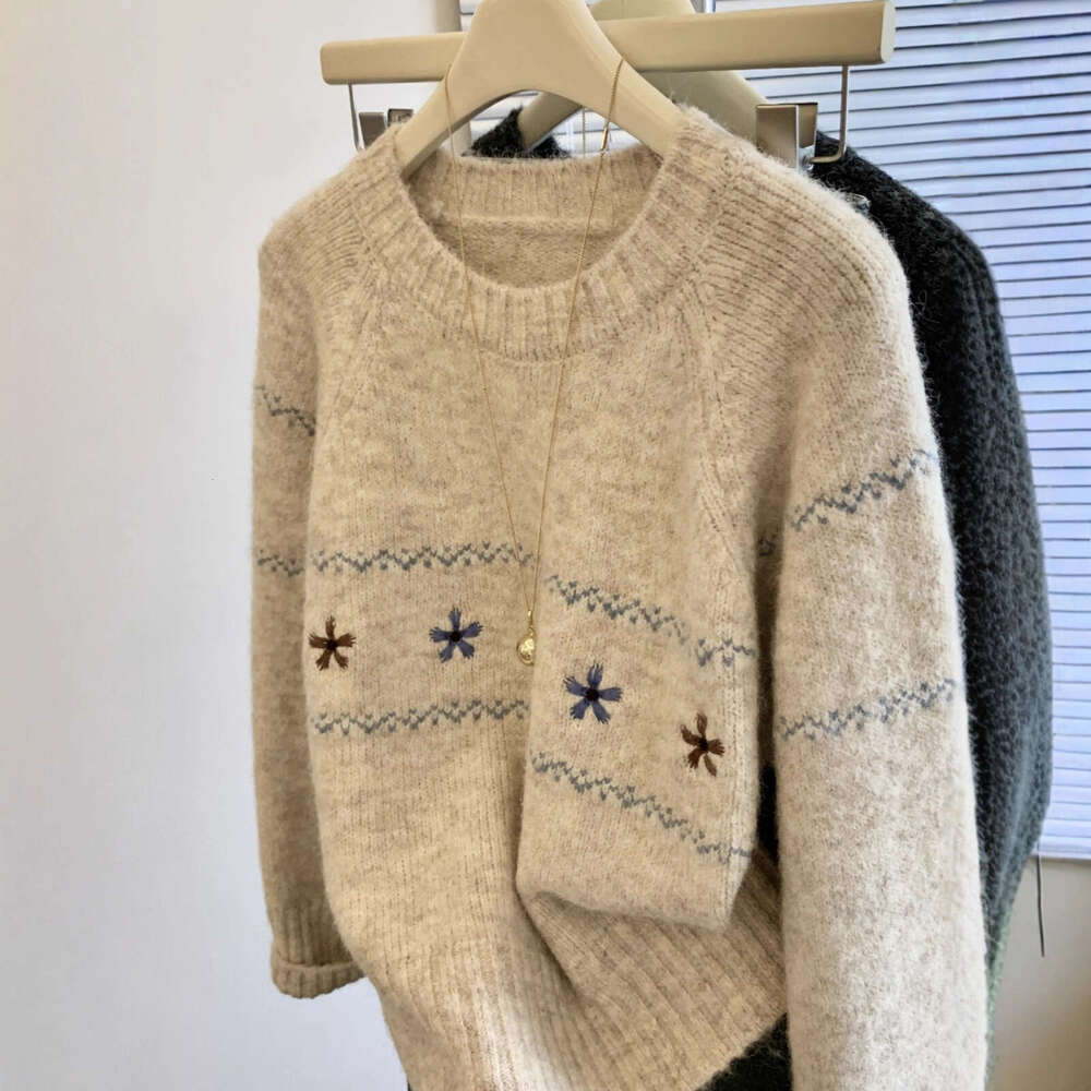 Cut Label Floral Embroidery Pullover Sweater Women's Autumn Winter Lazy Style Loose Knitted Top