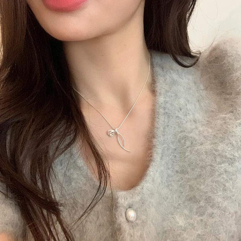 925 Sterling Silver Bow Necklace Simple Personality Charm Geometric Pendant Choker Birthday Gift for Women Exquisite Jewelry 260128