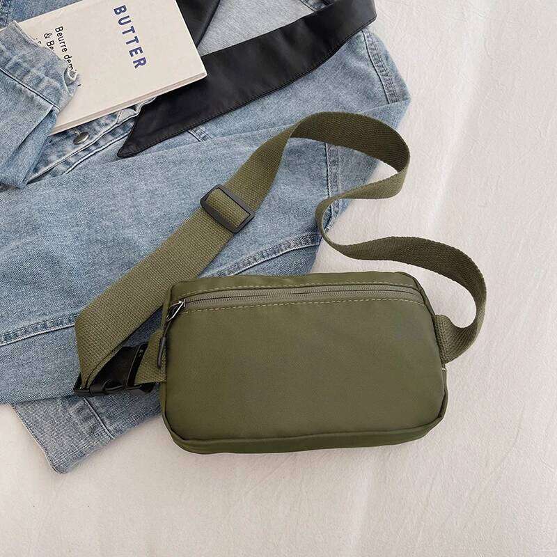 Backpack suitable both men and women, made of nylon, large capacity, sports use, with a shoulder strap for carrying