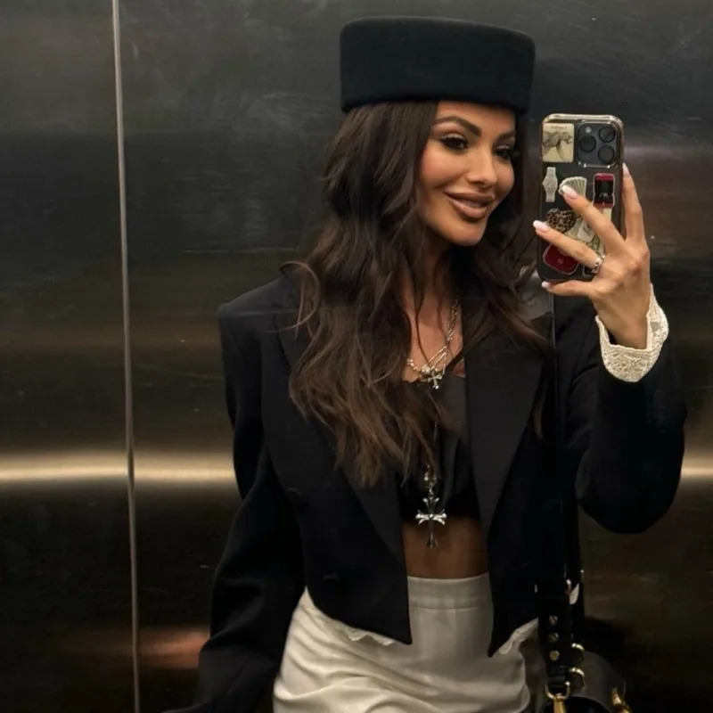 Vintage Hard Top Flat Fedoras Hat 100 Wool Felt Berets Hat Wedding Fascinator Caps Wedding Cocktail Party Pillbox Hat 260120