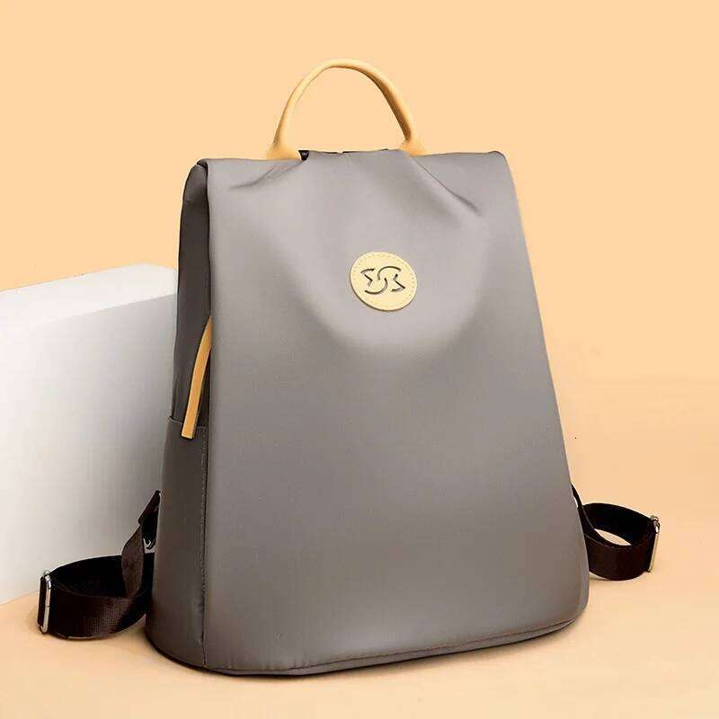 Minimalist High-Capacity Business Bag Sleek Lightweight Women's Versatile and Stylish Commuter Backpack