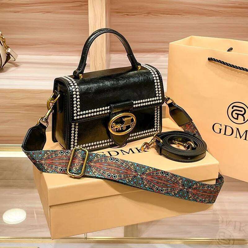 Brand women's handbag, light luxury small square 2025 new autumn and winter retro designer shoulder bag, high-end crossbody