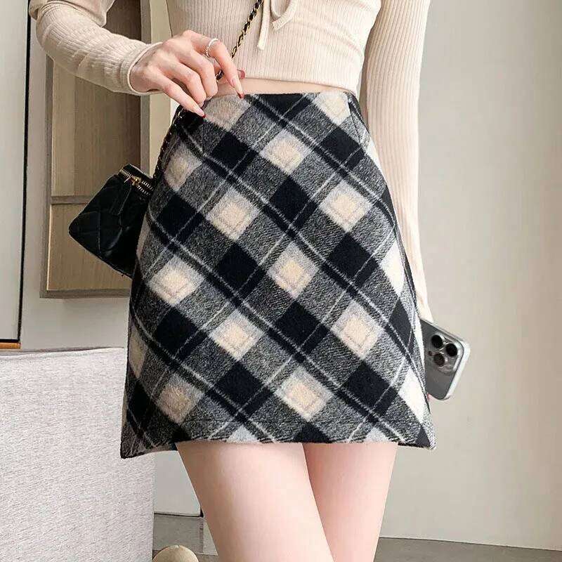 2025 Woman Skirts Woolen A-word Short Autumn And Winter Half Plaid Female Of The New High-waisted Slim-fit Wrap Hip Skirt XJ260131