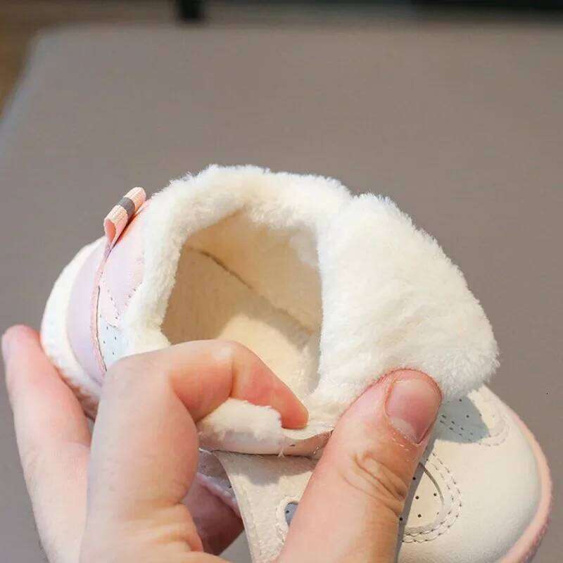 Winter Plush Warm Baby Boys Girls Casual Star PU Hook Loop Children Sneakers White Soft Anti Slip Toddler Kids Sport Shoes Y260128