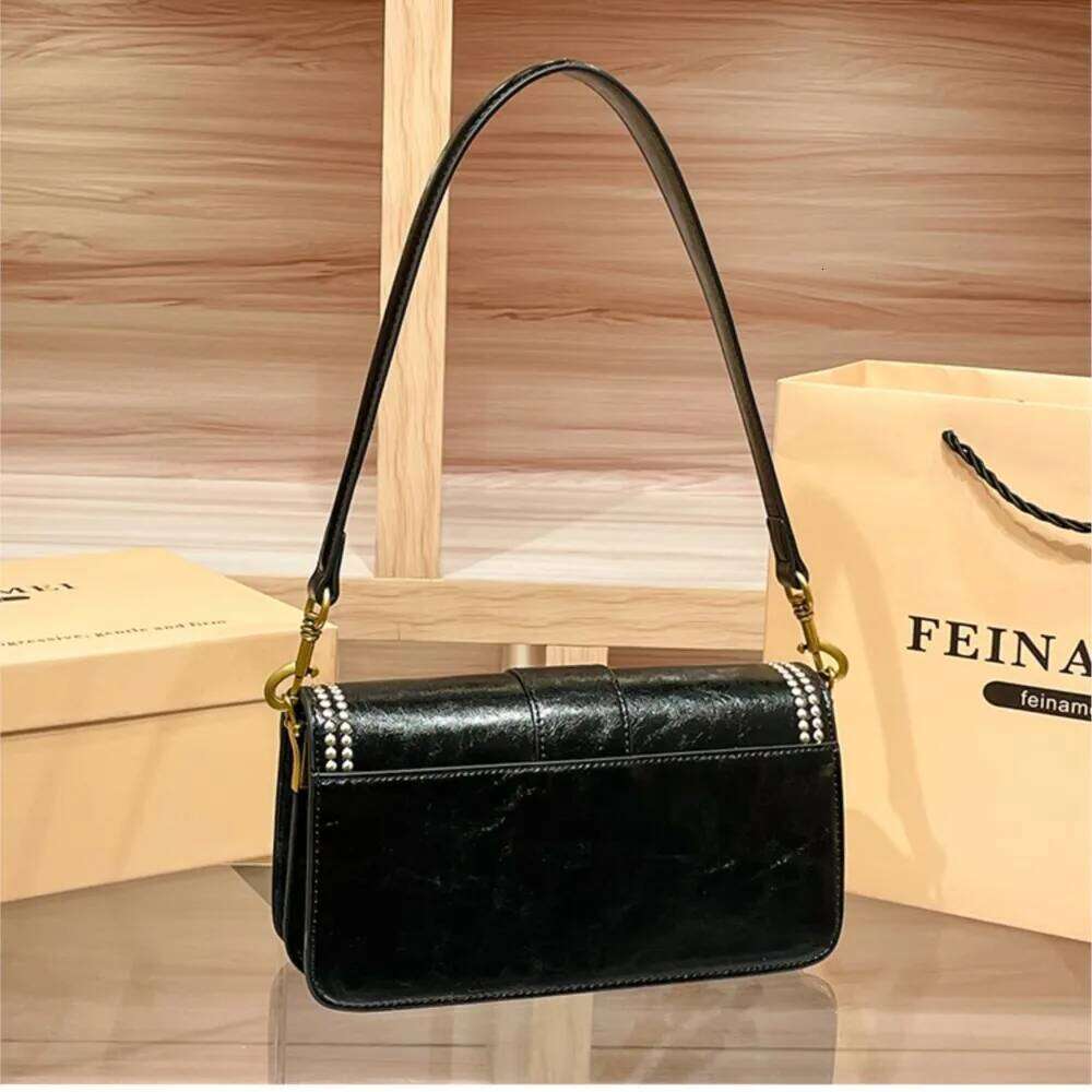 Brand retro baguette bag, women's 2025 new autumn and winter high-end fashion single shoulder crossbody small square bag
