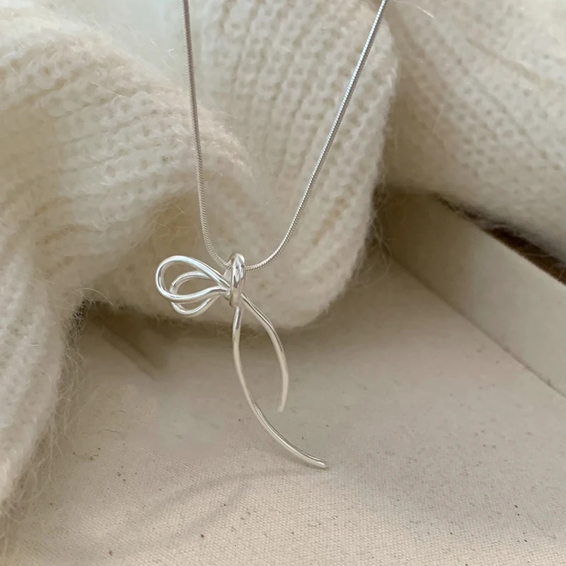 925 Sterling Silver Bow Necklace Simple Personality Charm Geometric Pendant Choker Birthday Gift for Women Exquisite Jewelry 260128