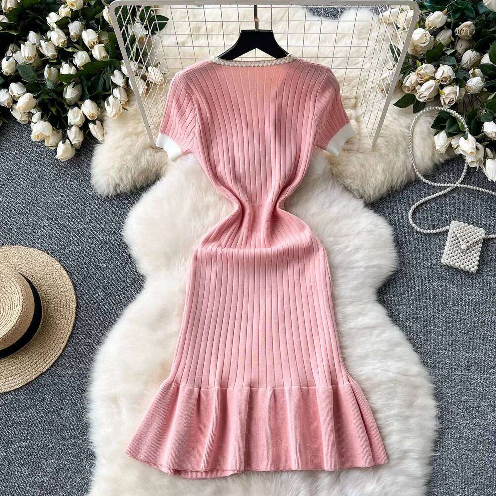 YuooMuoo Brand Fashion Knitted Mermaid 2026 New Elegant V-neck Buttons Ribbed Sweater Dress Lady Bodycon Party Vestidos XJ260131