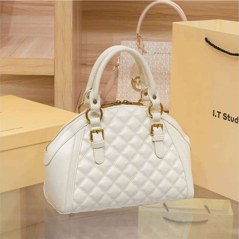 Women's 2026 new autumn and winter light luxury brand shoulder crossbody bag, high-end texture designer handbag 9006