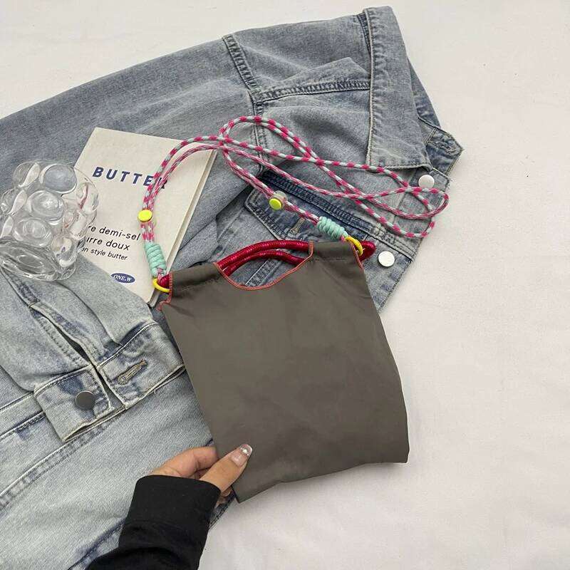 Cartoon embroidered handbag - casual and fashionable, single shoulder bag, lightweight, suitable for commuting, crossbody bag