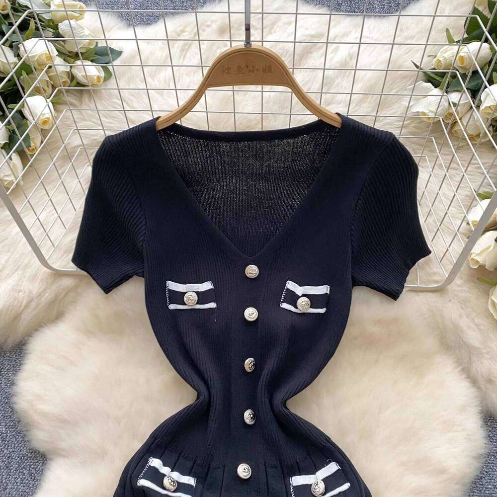 Yuoouoo Chic Fashion Sexy Package Hips Large Stretch Knitted Dress 2024 New Elegant V-neck Buttons Office Lady Bodycon Dresses XJ260131