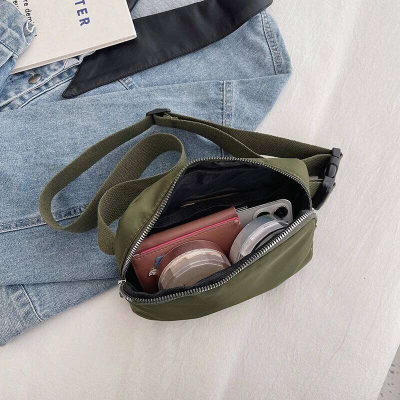 Backpack suitable both men and women, made of nylon, large capacity, sports use, with a shoulder strap for carrying