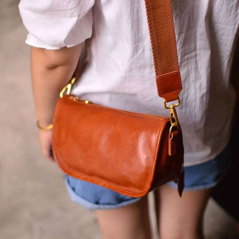AETOO Vintage leather personality first layer cowhide girls shoulder bag Handmade zipper simple commuter casual outdoor crossbo XJ260131