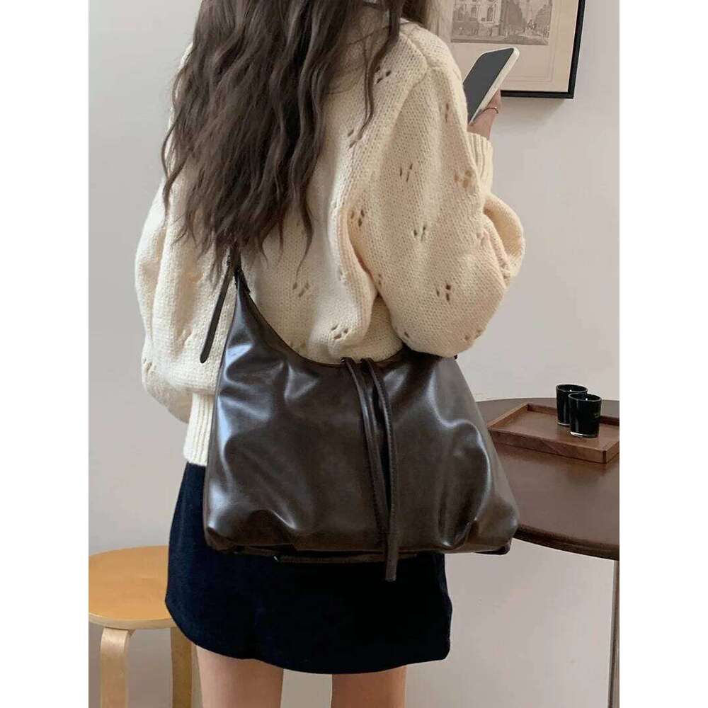 2026 New Retro Underarm Fashion Leisure Large Capacity Shoulder Daily Commuter Crossbody Women's Bag