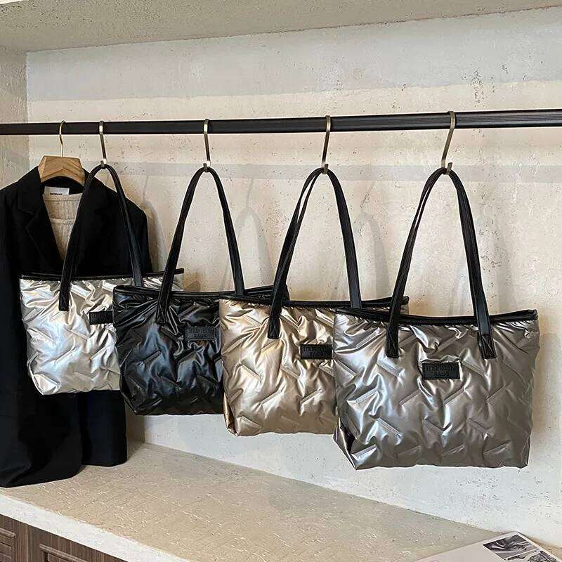 casual women's fall winter new style Simple crossbody bag. Fashionable and trendy handbag. Large capacity to