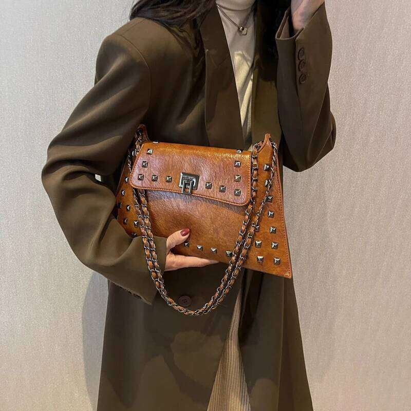 Vintage handbag for women; new fashion retro envelope shoulder bag with a unique texture chain strap.