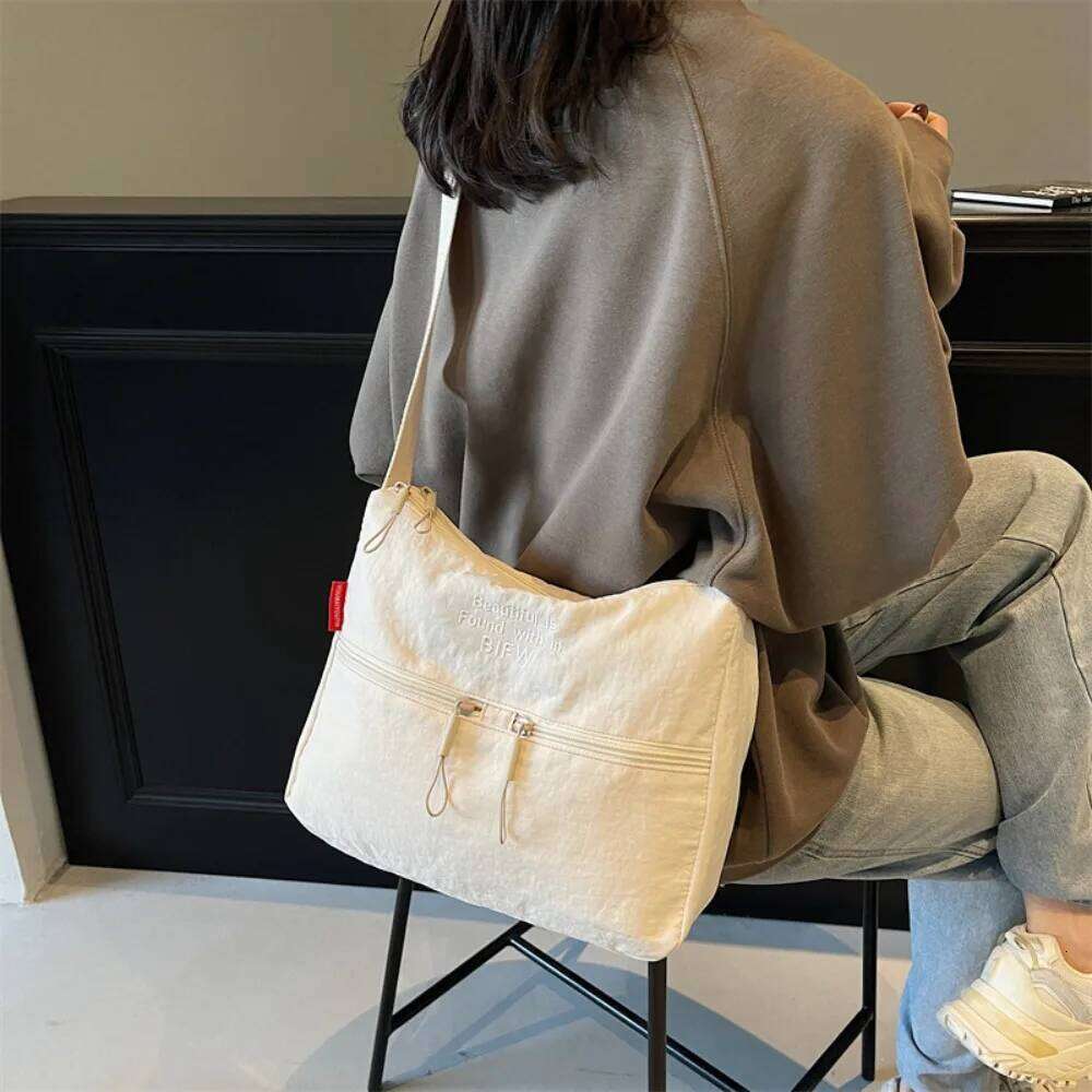 Japanese Xiaoqing New Lightweight Commuter Women's Crossbody Large Capacity Nylon Cloth Adjustable Strap Shoulder Bag 2025