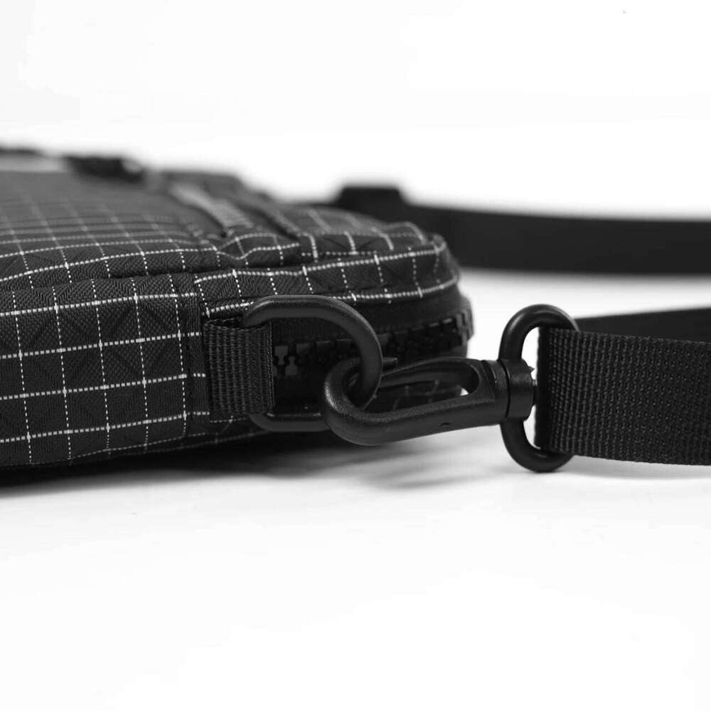 Women's casual shoulder and Hong Kong-style motorcycle bag, unisex plaid small crossbody bag.