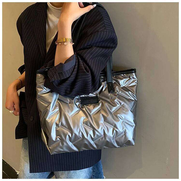 casual women's fall winter new style Simple crossbody bag. Fashionable and trendy handbag. Large capacity to