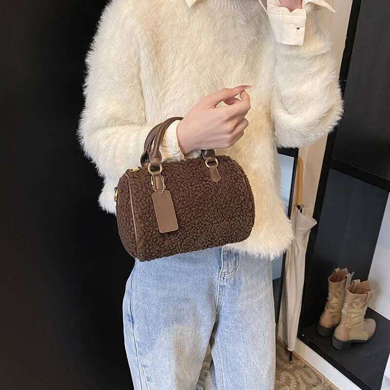 Korean Style Lambswool Pillow Handbag Women Soft Large Capacity Lightweight Shoulder Ladies Fashion Casual Crossbody Bag New XJ260131